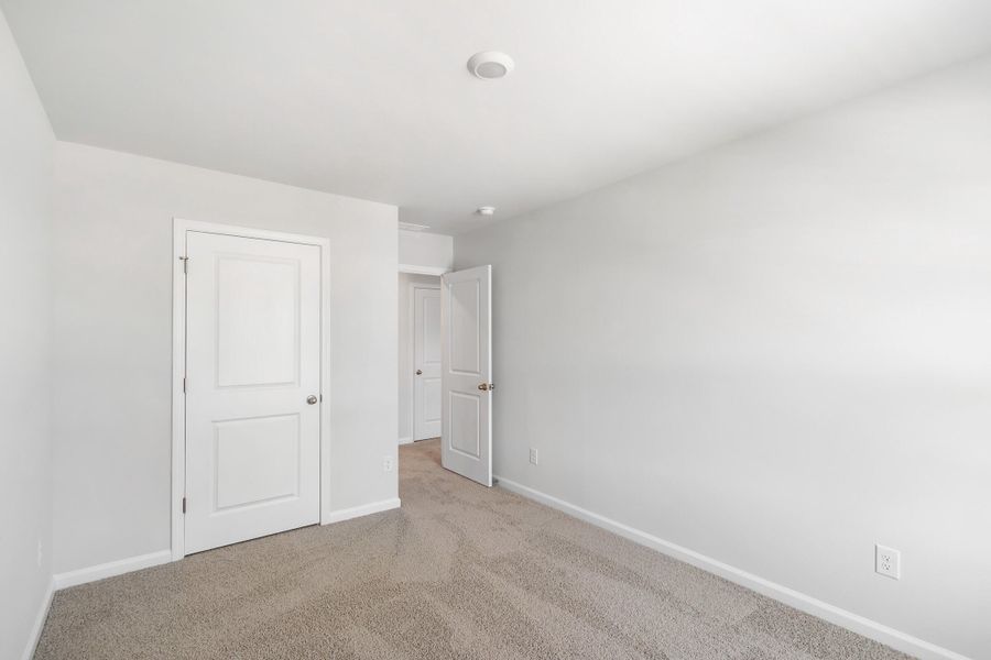 Spacious, unfurnished interior of a new home in Carolina Groves, Moncks Corner (Image 14).