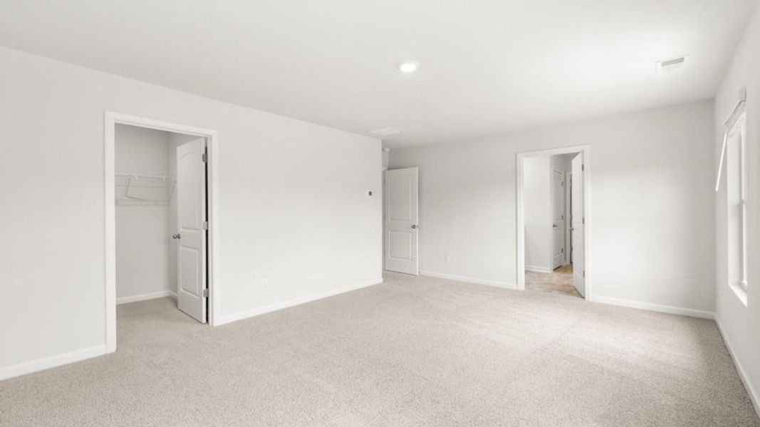 Spacious, unfurnished interior of a new home in Thompson Ridge, Dallas (Image 14).