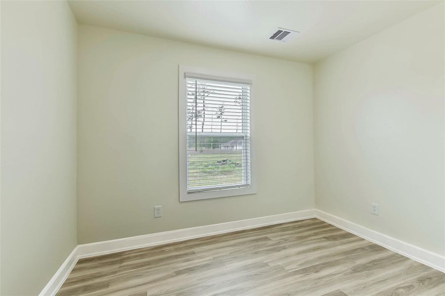 Spacious, unfurnished interior of a new home in , Conroe (Image 23).