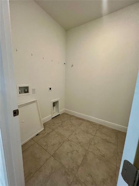 Spacious, unfurnished interior of a new home in Hills of Minneola, Minneola (Image 19).