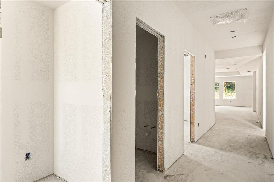 Spacious, unfurnished interior of a new home in , Tolar (Image 4).