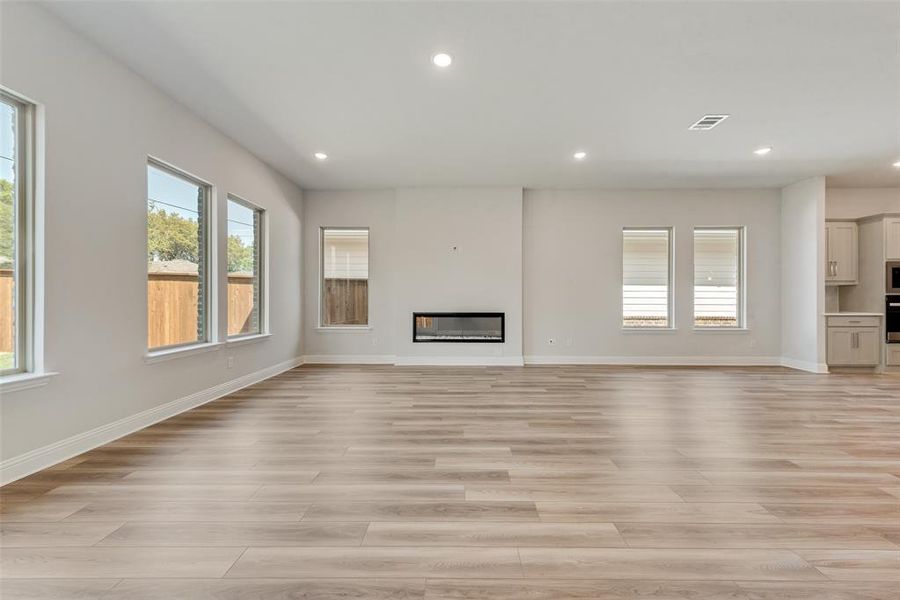 Spacious, unfurnished interior of a new home in Bayside, Rowlett (Image 15).