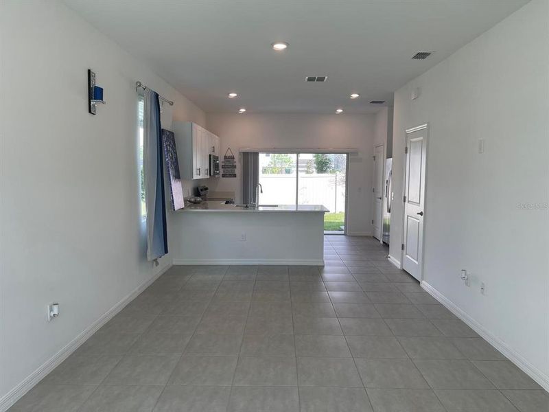 Spacious, unfurnished interior of a new home in , Kissimmee (Image 13).