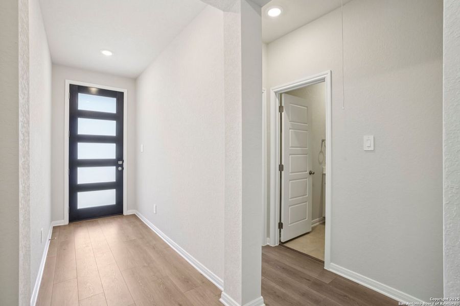 Spacious, unfurnished interior of a new home in Catalina, Converse (Image 29).