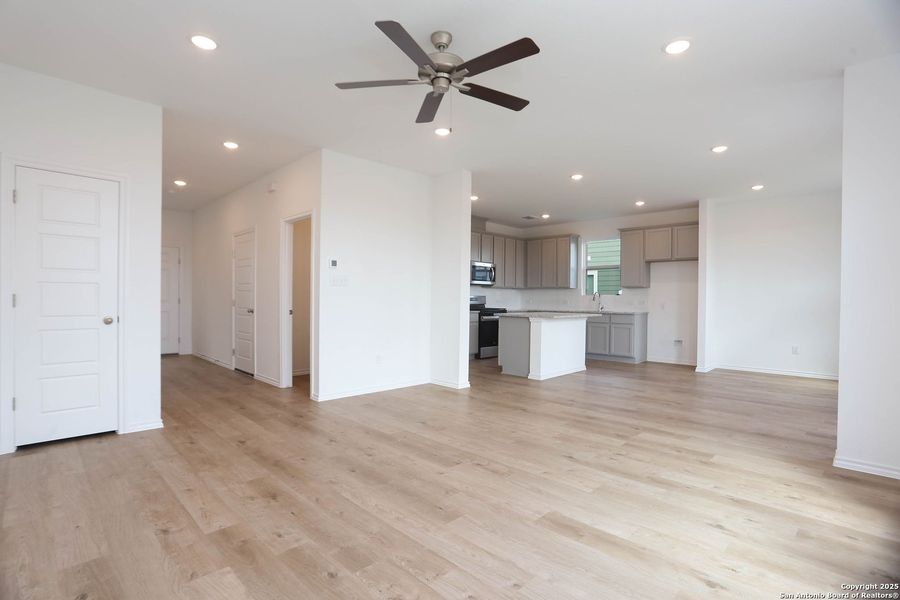 Spacious, unfurnished interior of a new home in Fairway Crossing 40s, San Antonio (Image 17).