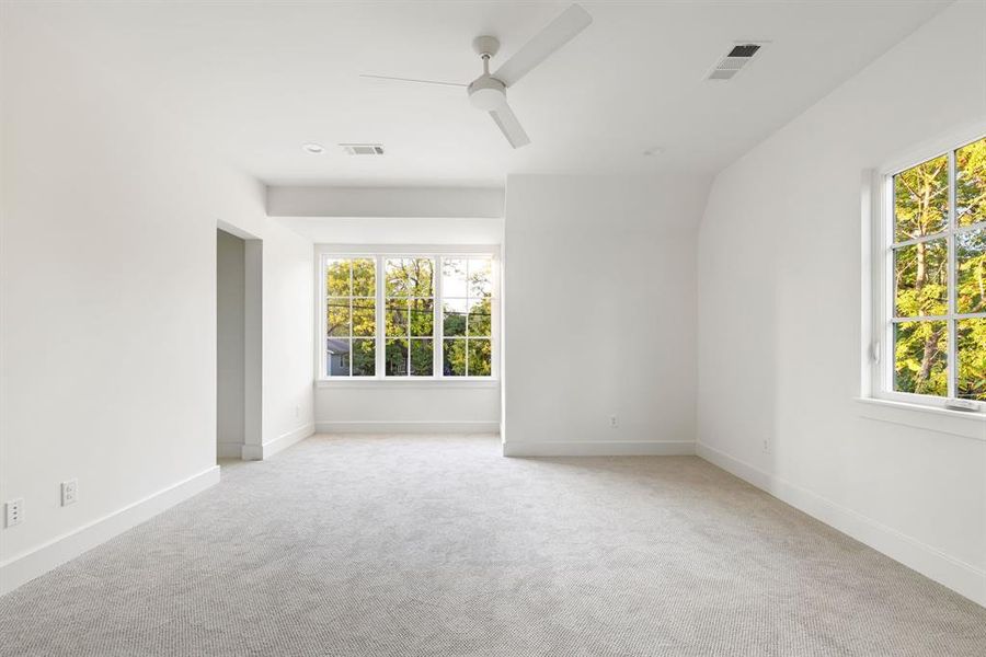 Spacious, unfurnished interior of a new home in , Dallas (Image 36).