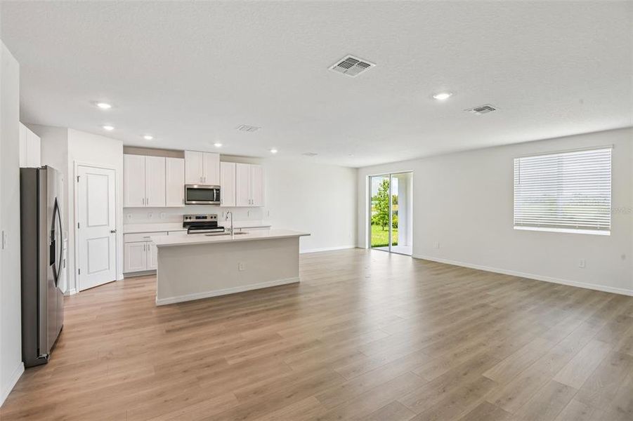 Spacious, unfurnished interior of a new home in Two Rivers - Classic Series, Zephyrhills (Image 19).