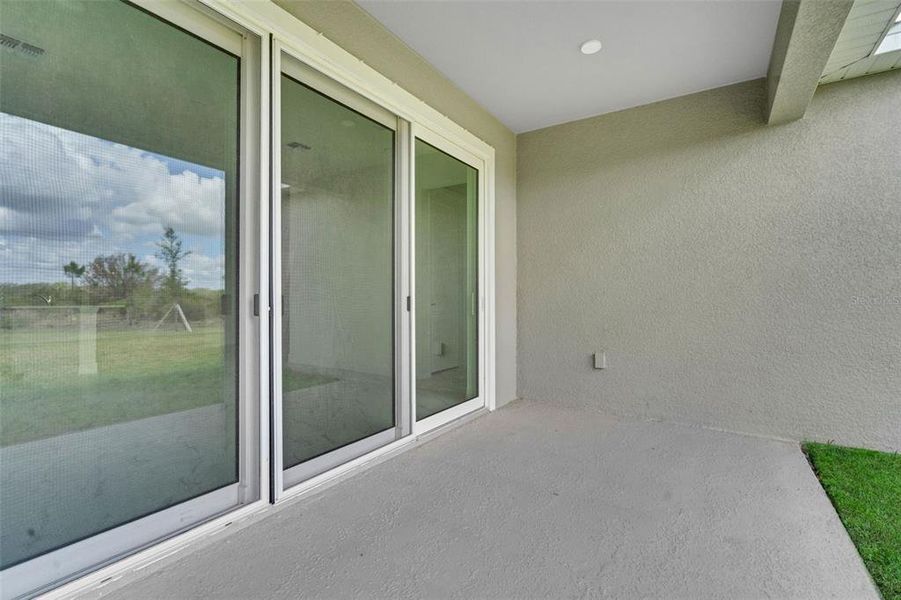 Exterior details and patio area of a home in Turnleaf, Punta Gorda (Image 23).