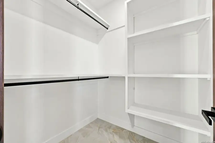 Spacious, unfurnished interior of a new home in , San Antonio (Image 112).