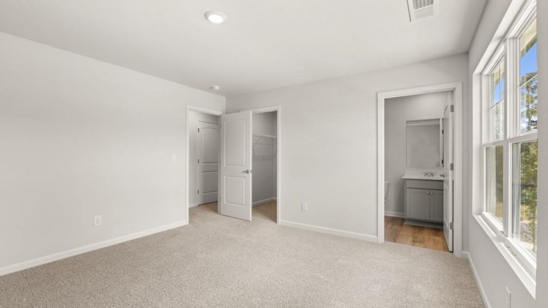 Spacious, unfurnished interior of a new home in Fairway 17 at Mirror Lake, Villa Rica (Image 24).