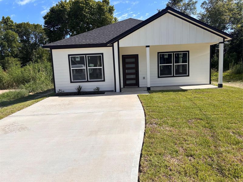 Front exterior of a new home in , La Marque, TX, highlighting curb appeal (Image 1). Front exterior of a new home in , La Marque, TX, highlighting curb appeal (Image 1).