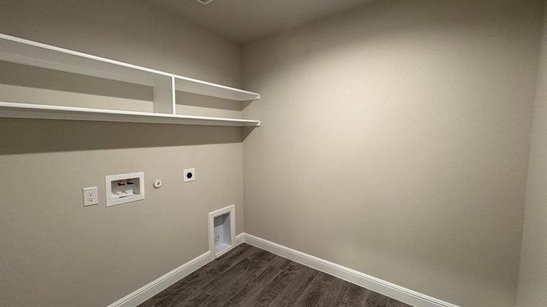 Spacious, unfurnished interior of a new home in Sandstone Estates, Granbury (Image 16). Spacious, unfurnished interior of a new home in Sandstone Estates, Granbury (Image 16).