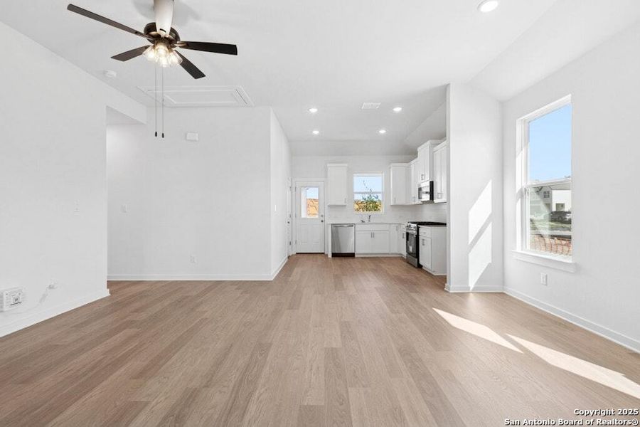 Spacious, unfurnished interior of a new home in Mayfair, New Braunfels (Image 13). Spacious, unfurnished interior of a new home in Mayfair, New Braunfels (Image 13).