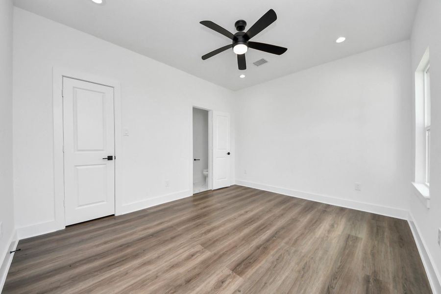 Image 8 of a home in . Image 8 of a home in .