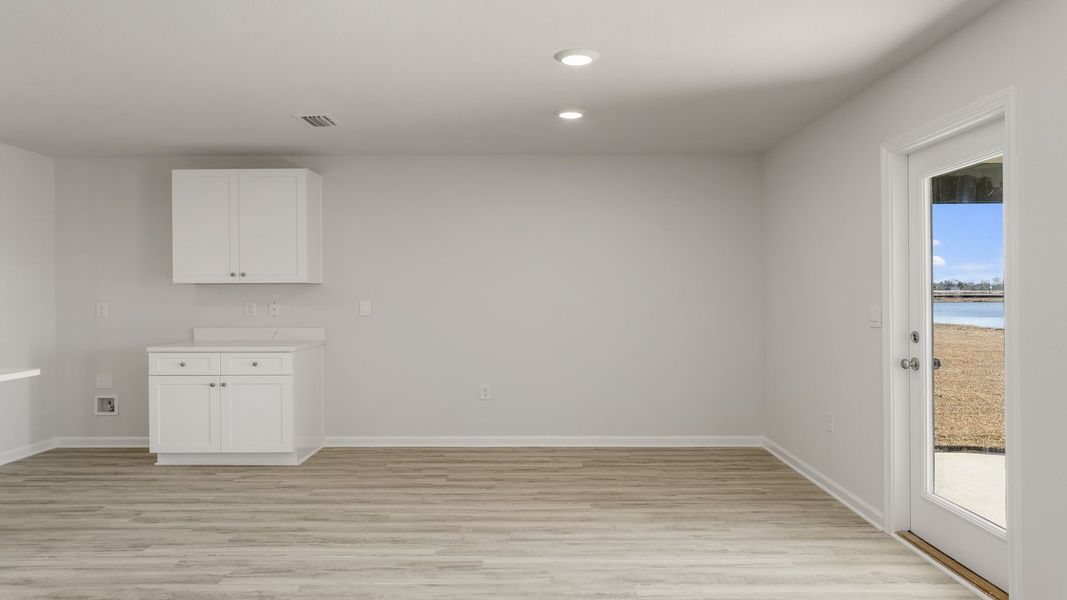Spacious, unfurnished interior of a new home in Sunny Hills, Chipley (Image 13).