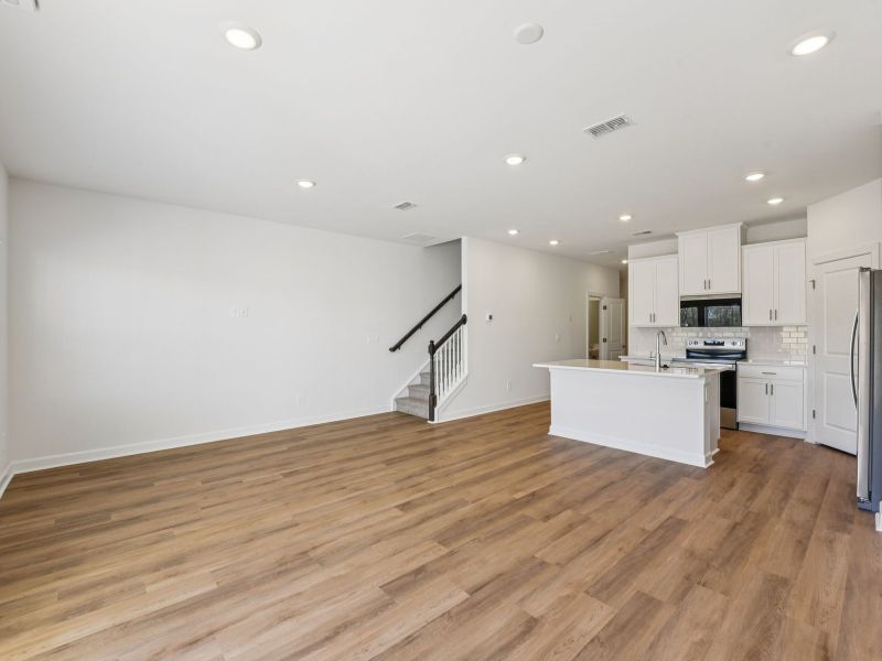 Spacious, unfurnished interior of a new home in Galloway Ridge, Charlotte (Image 10).