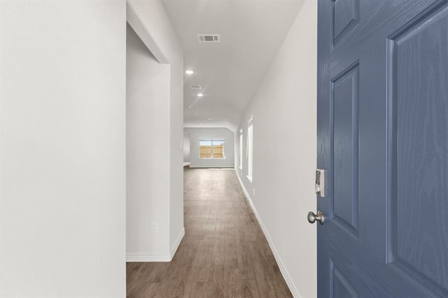 Spacious, unfurnished interior of a new home in Sycamore Landing, Fort Worth (Image 7).