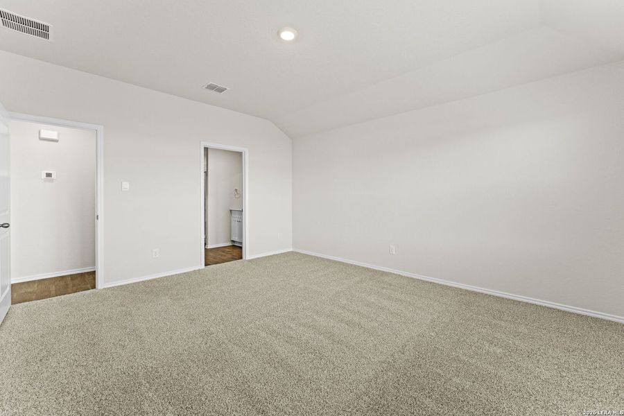 Spacious, unfurnished interior of a new home in Stonehill, San Antonio (Image 24).