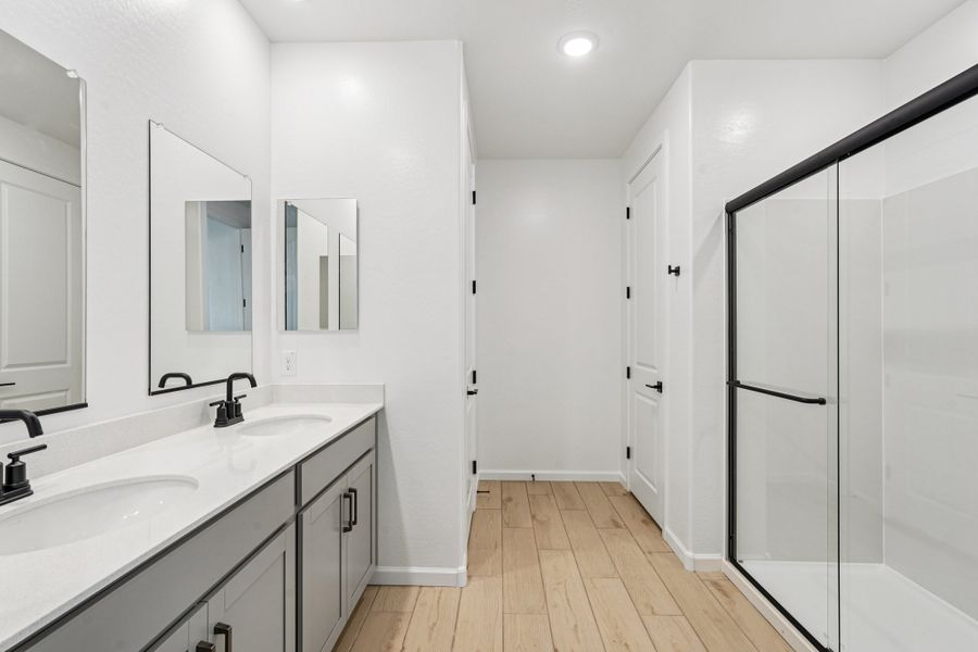 Primary bath. Finishes and options may vary by community
