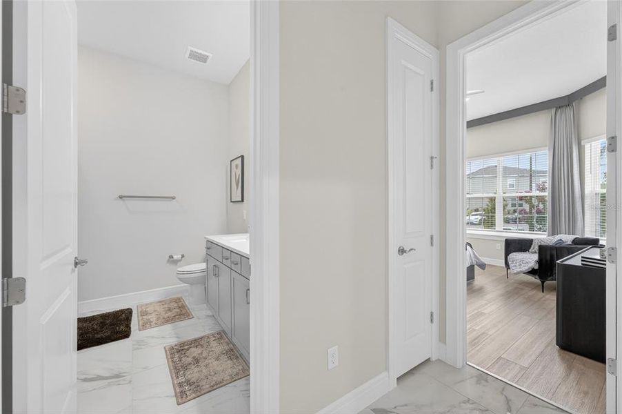 Furnished interior view inside a new home in , Orlando (Image 47).