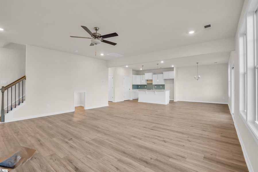 Spacious, unfurnished interior of a new home in Lynbrook, Boiling Springs (Image 19).