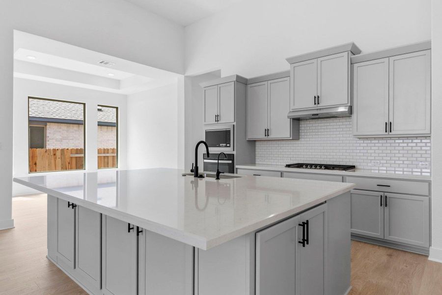Large Center Island in Kitchen