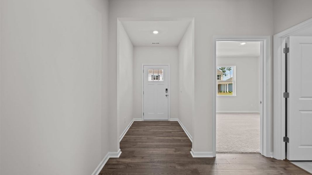 Spacious, unfurnished interior of a new home in Cambridge Park, Mebane (Image 10).