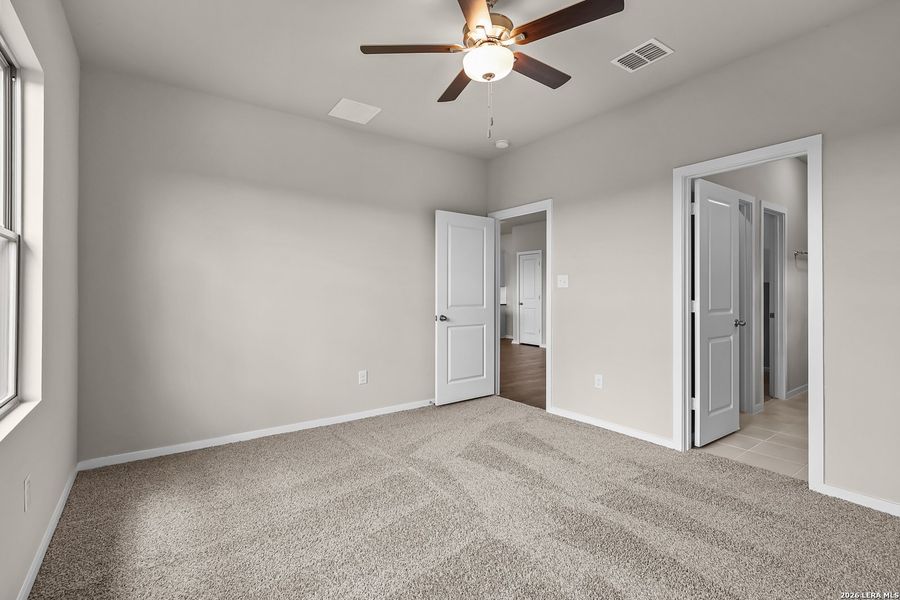 Spacious, unfurnished interior of a new home in Garden Grove, San Antonio (Image 31).