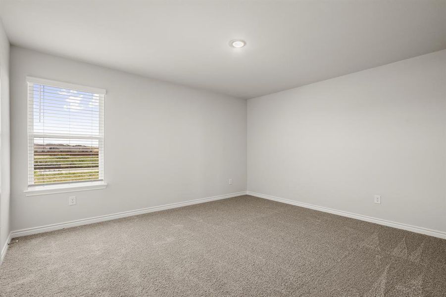 Spacious, unfurnished interior of a new home in Rocky Creek Crossing, Fort Worth (Image 16).