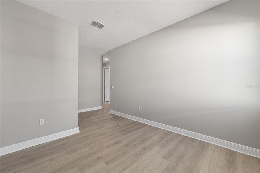 Spacious, unfurnished interior of a new home in , Ocala (Image 46).