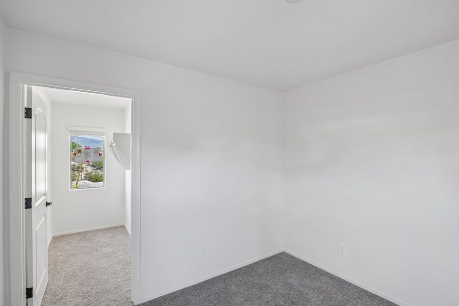 Spacious, unfurnished interior of a new home in The Landings at Rancho Del Lago, Vail (Image 16).