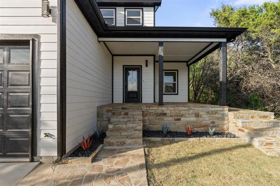 Exterior details and patio area of a home in , Granbury (Image 22).