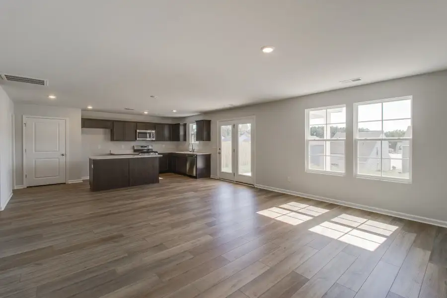Spacious, unfurnished interior of a new home in Bluefield, Lexington (Image 23).