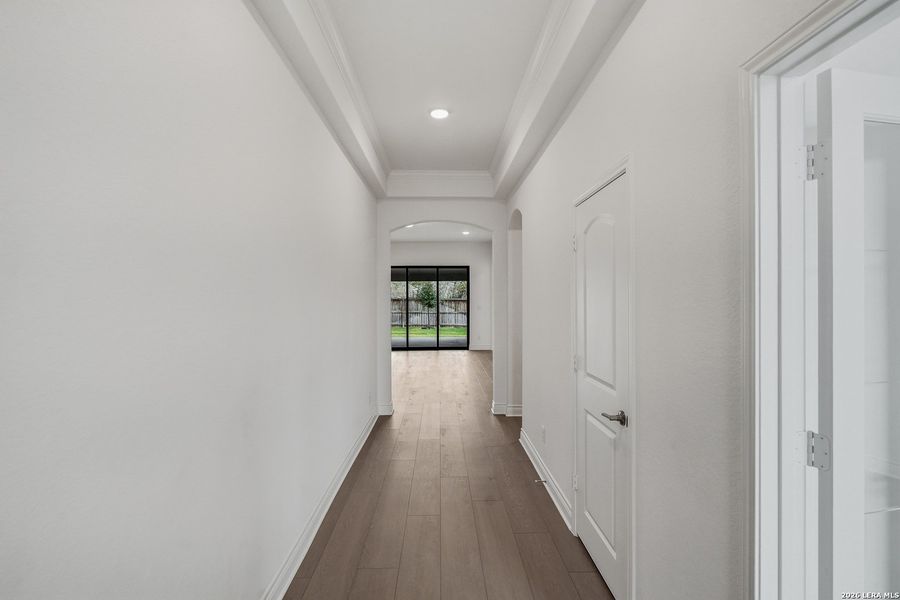 Spacious, unfurnished interior of a new home in Davis Ranch, San Antonio (Image 36).