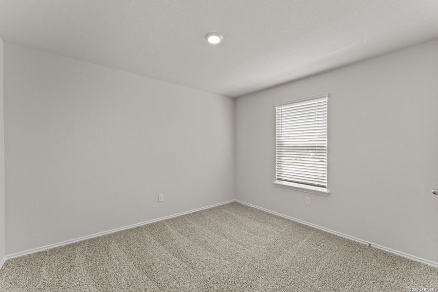 Spacious, unfurnished interior of a new home in Laurel Vistas, San Antonio (Image 32).