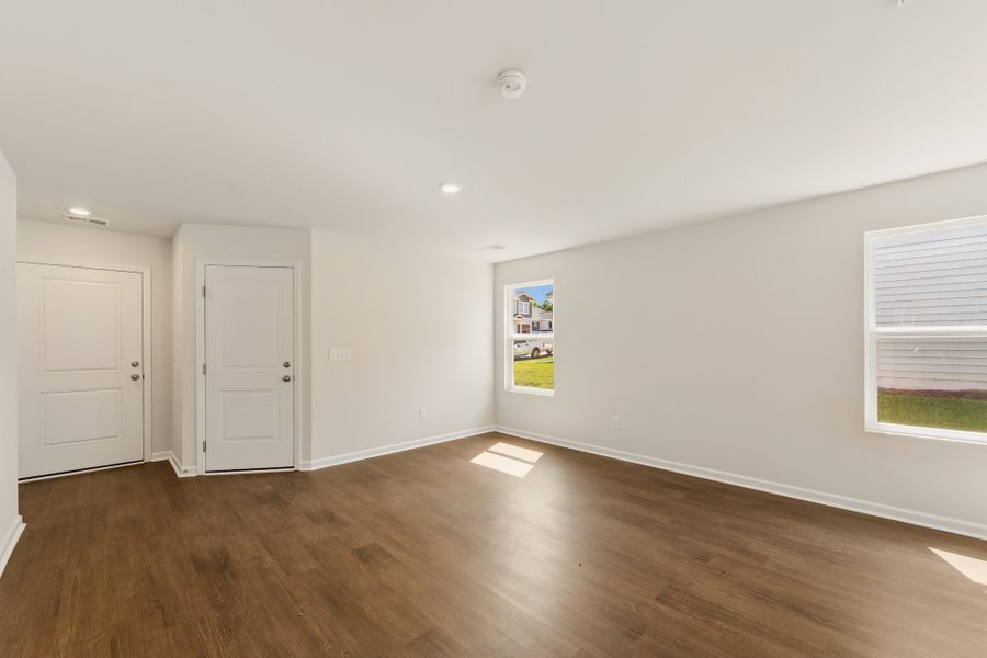 Spacious, unfurnished interior of a new home in Evergreen, Spartanburg (Image 12).