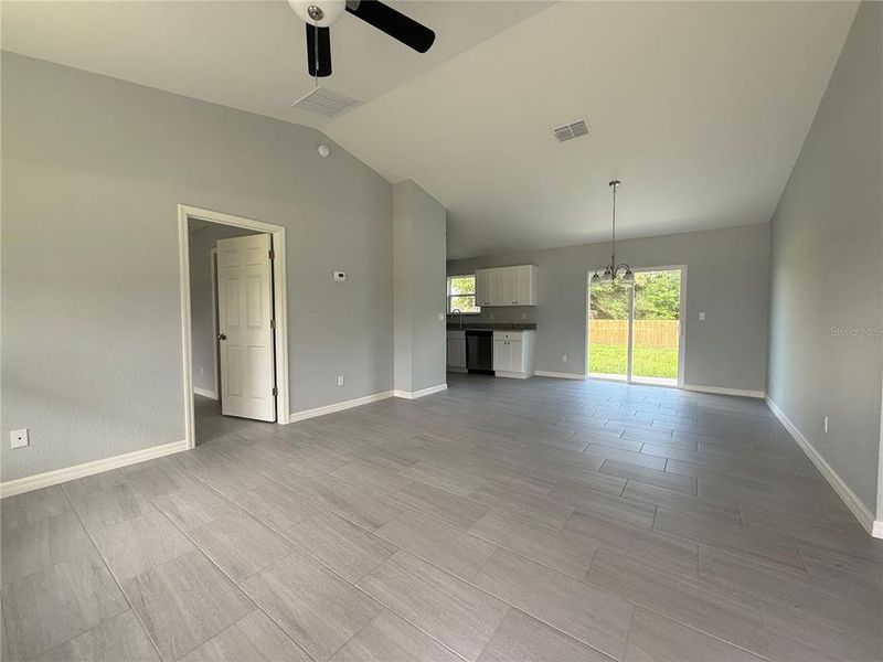 Spacious, unfurnished interior of a new home in , Dunnellon (Image 8).