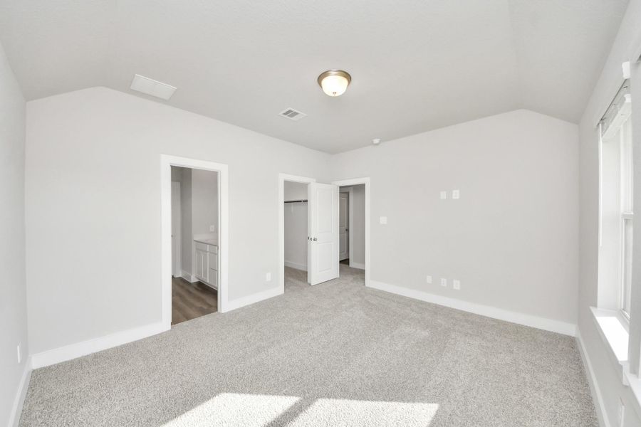 Spacious, unfurnished interior of a new home in Laurel Landing: Founders Collection, Alvin (Image 20).