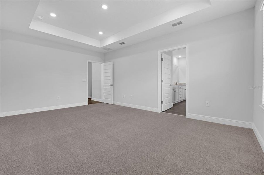 Spacious, unfurnished interior of a new home in Waterleigh, Winter Garden (Image 40).