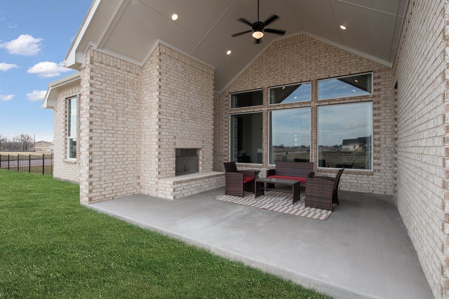 Exterior details and patio area of a home in Paloma Ranch, Justin (Image 3).