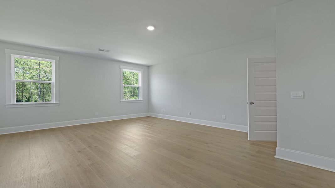 Spacious, unfurnished interior of a new home in Livingston Woods, Irmo (Image 24).