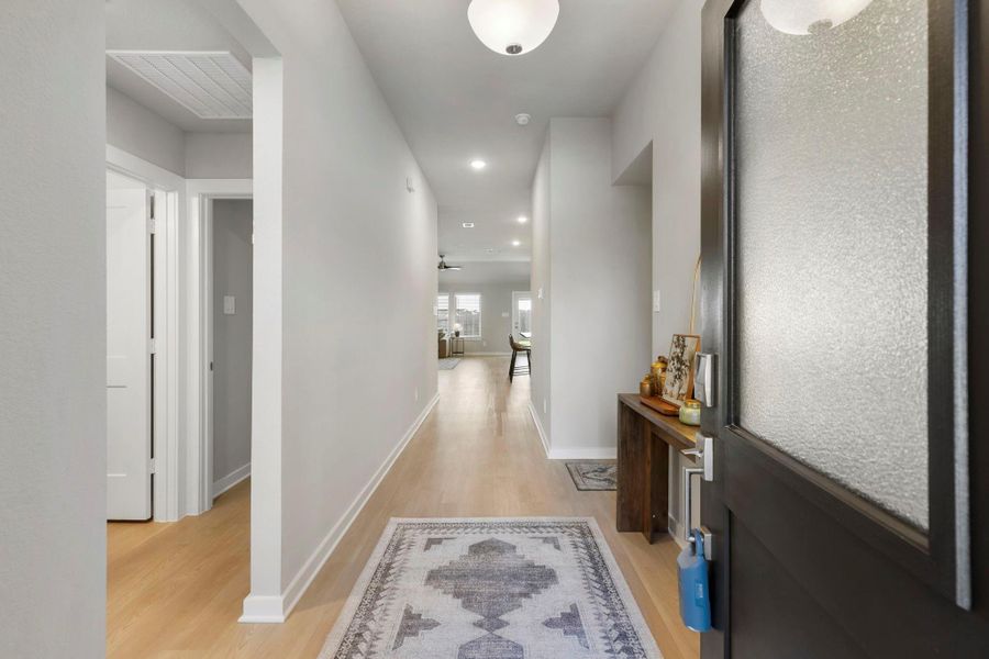 Three beds and full bath off the entryway.