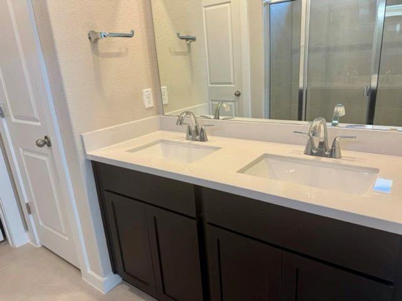 Dual Vanities in Primary Bath Dual Vanities in Primary Bath