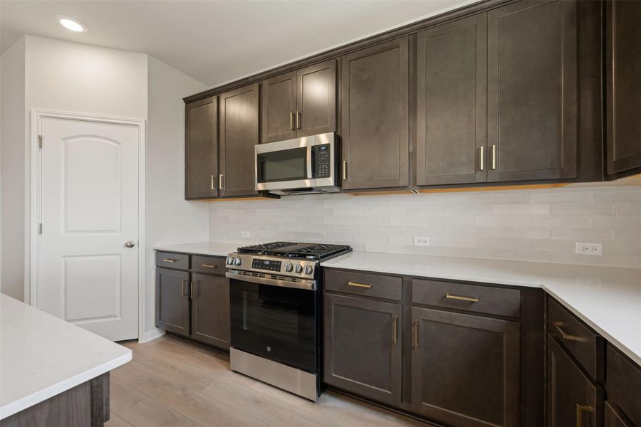 Representative images and renderings are for illustrative purposes. Actual structural options and design finishes of home may vary. Representative images and renderings are for illustrative purposes. Actual structural options and design finishes of home may vary.