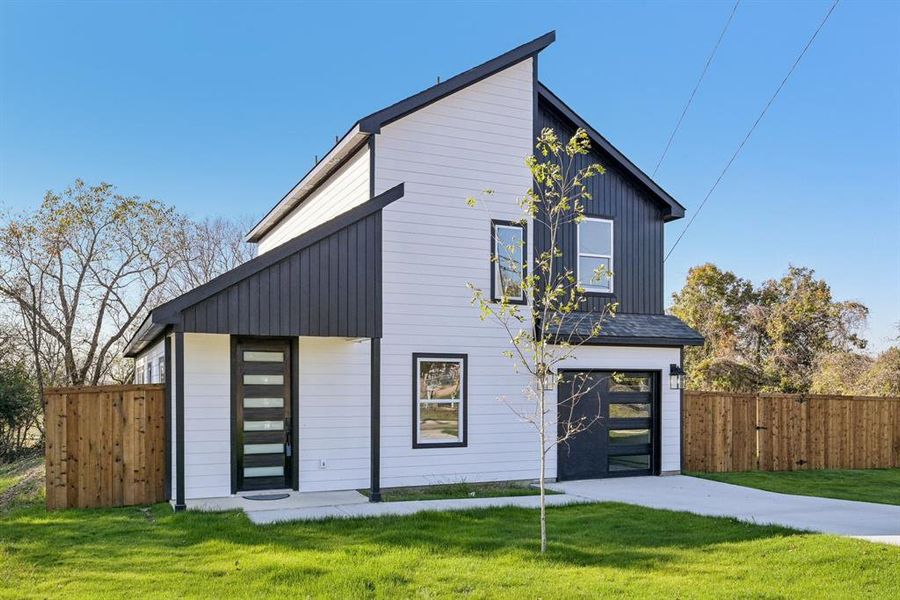 Contemporary house featuring concrete driveway