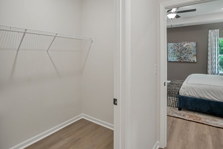 Spacious, unfurnished interior of a new home in The Oaks, Clarksville (Image 21).