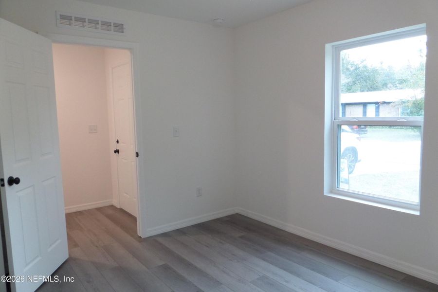 Spacious, unfurnished interior of a new home in , Green Cove Springs (Image 12).