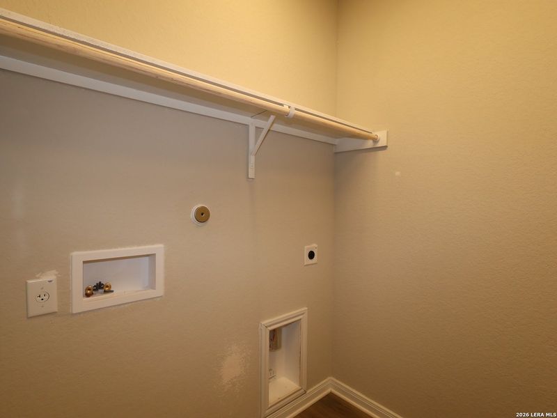 Spacious, unfurnished interior of a new home in Agave, San Antonio (Image 25).