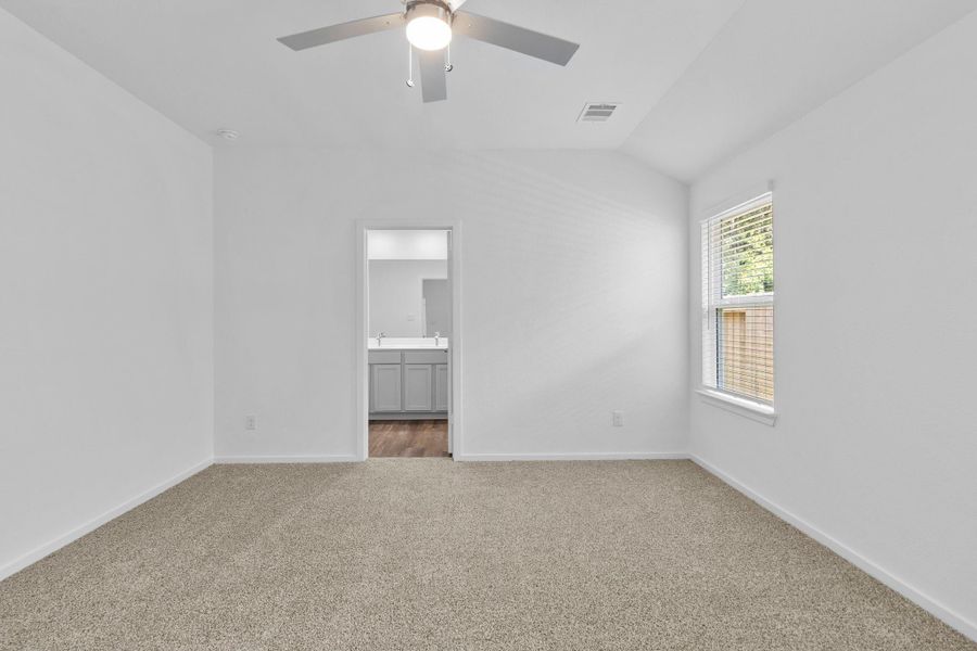 Spacious, unfurnished interior of a new home in Venetian Pines, Conroe (Image 19).