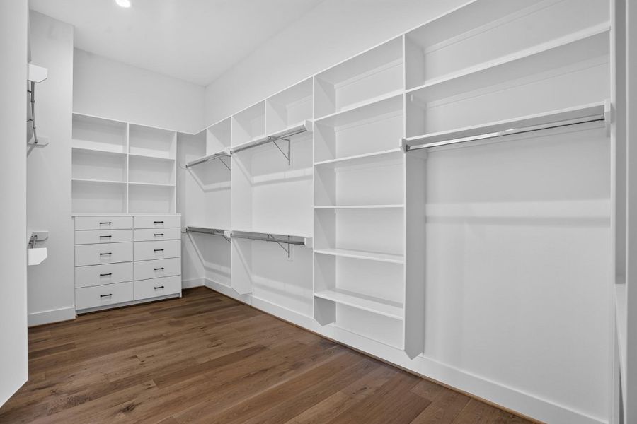 Spacious, unfurnished interior of a new home in , Houston (Image 40).